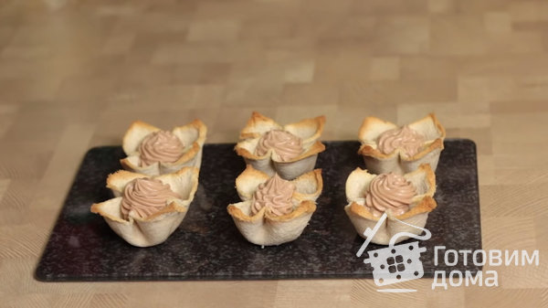 Тарталетки из хлеба с шоколадным десертом фото к рецепту 4