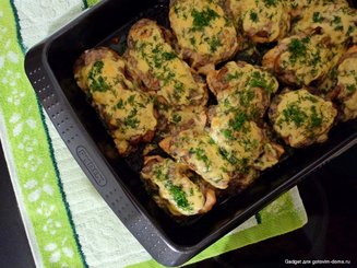 Свинина с шампиньонами запеченные в сливочном соусе