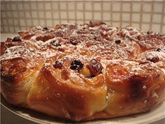 Праздничные марципановые булочки с сухофруктами