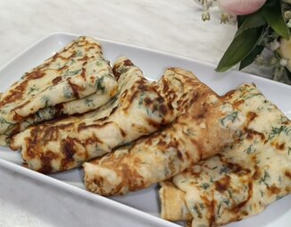 Сырныее блиины с зеленью
