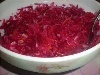 Салат из квашеной/кислой капусты и свеклы