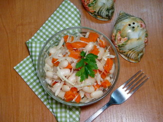 Салат с квашеной капустой и фасолью