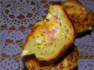 Маффины с сыром и ветчиной в слоеном тесте