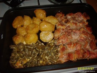 Мясо и картошка, запеченные по-домашнему