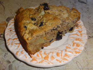 Яблочный пирог с миндалем и изюмом