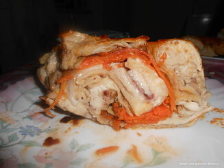 Куриный рулет с черносливом и грецким орехом