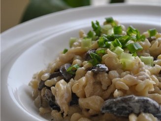 Шпецле с шампиньонами и беконом