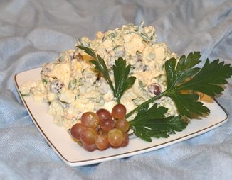 Салат с брынзой (фетой) и виноградом