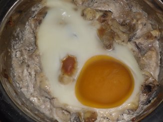 Грибы в сливках, запечёные с яйцом