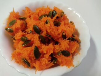 Морковный салат с семечками