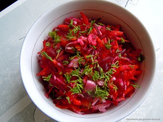 Салат из квашеной/кислой капусты и свеклы