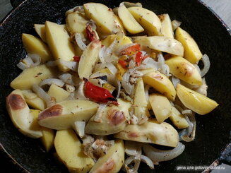 Картофель маринованный и запеченный в духовке с овощами