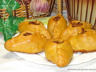Открытые пирожки с сыром и зеленью