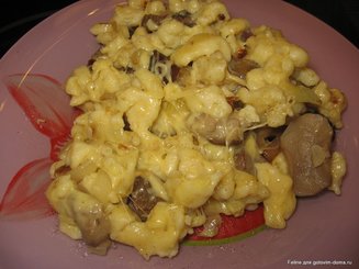 Шпецле с шампиньонами и беконом