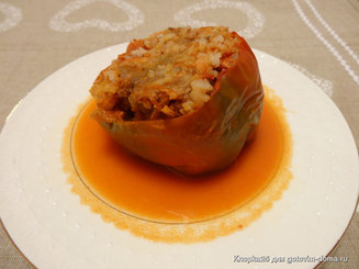 Перец, фаршированный мясной начинкой