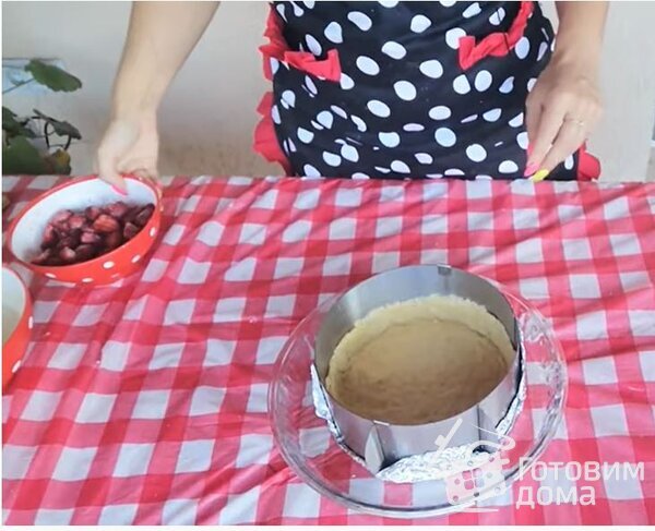 Вкусный пирог с клубникой к чаю фото к рецепту 5