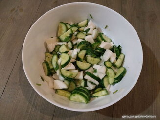 Салат из редиса с огурцами