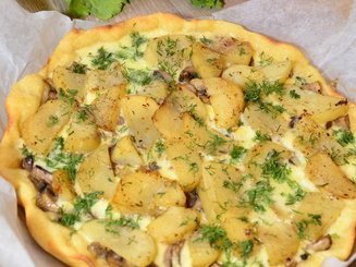Открытый пирог с картофелем и грибами