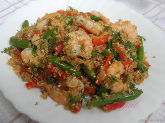Салат с креветками и киноа