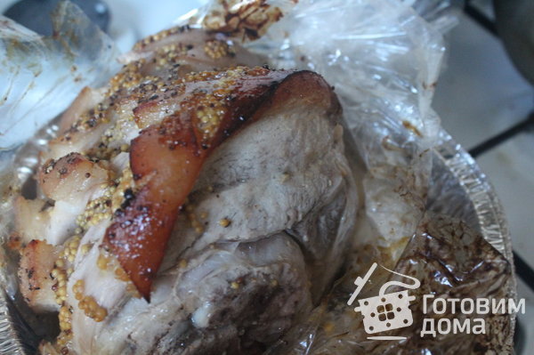 Запеченная свиная рулька в чесночном маринаде с зернистой горчицей фото к рецепту 7