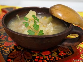 Щи из свежей капусты с курицей