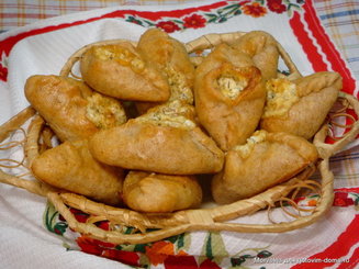 Открытые пирожки с сыром и зеленью