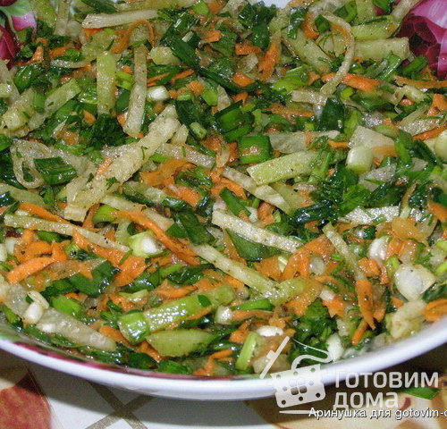 Салат из маргеланской редьки  и зеленого лука