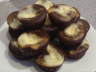 Шоколадные капкейки  начинённые сливочным сыром