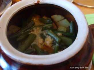 Горшочки с картошкой и стручковой фасолью