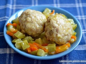 Нежные мясные шарики с кабачком в духовке.