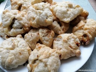 Пирожки с мясом из слоенного теста
