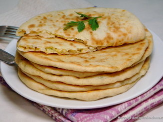 Хачапури с сыром и вареным яйцом: необычно, вкусно, недорого