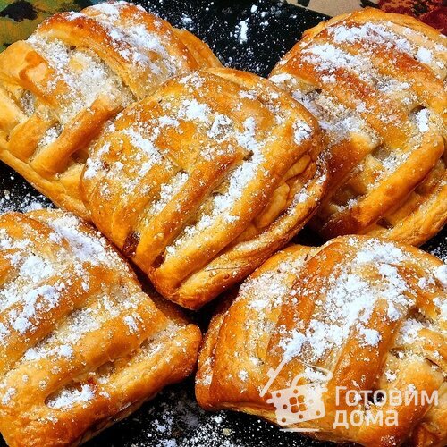 Слойки с яблоками
