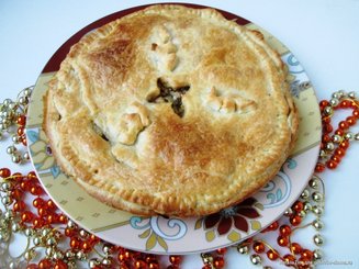 Пирог из слоёного теста с рыбными консервами