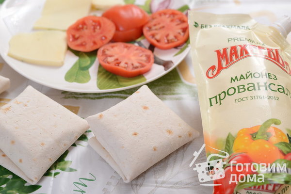 Конвертики из лаваша с помидорами и сыром фото к рецепту 3