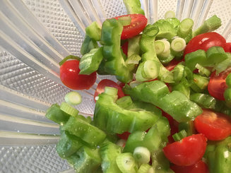 Салат с момордикой( гоя, горькая дыня)