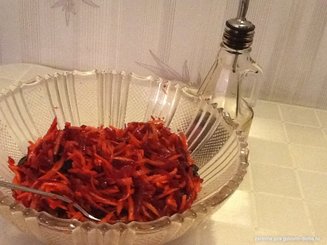 Свекольно-морковный салат с яблоками
