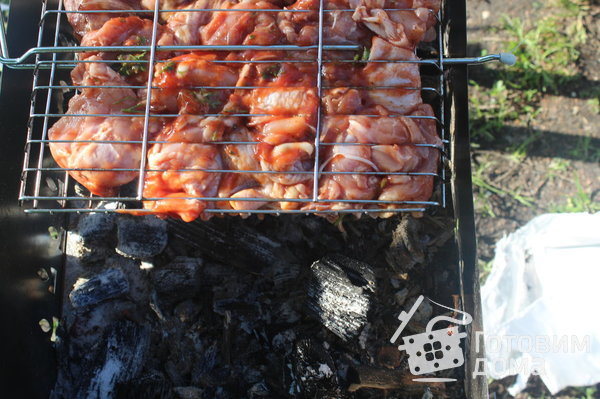 Куриное филе в татарском кетчупе на решетке гриль фото к рецепту 6