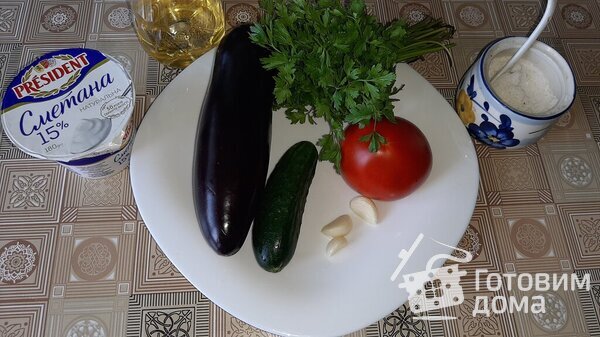 Салат с баклажанами, помидорами и огурцами фото к рецепту 1