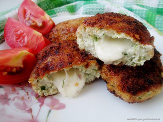 Куриные биточки с тимьяном и моцареллой