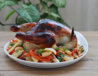 Маринованная курица, запеченная с овощами