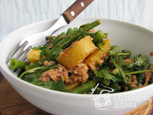 Теплый картофельный салат с тунцом фото к рецепту 3