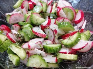 Салат из редиса с огурцами