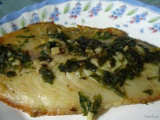Запеченное рыбное филе с чесноком, петрушкой и орегано