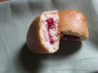 Пирожки с вишней и чёрной смородиной
