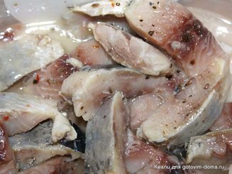 Сельдь в маринаде с пятью пряностями