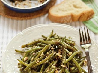Салат из стручковой фасоли с грецкими орехами