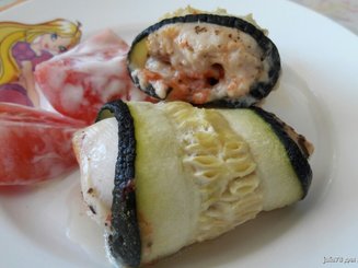 Рулетики из кабачков с курицей