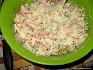 Салат из редиса с сыром и яйцами