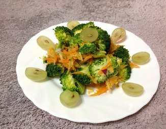Салат из брокколи и моркови